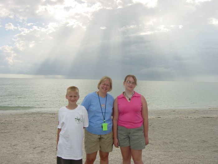 Mommie, Mike and Liz on beach