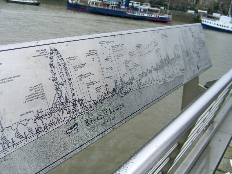 CIMG1724.jpg - River Thames (upstream), Golden Jubilee Bridges