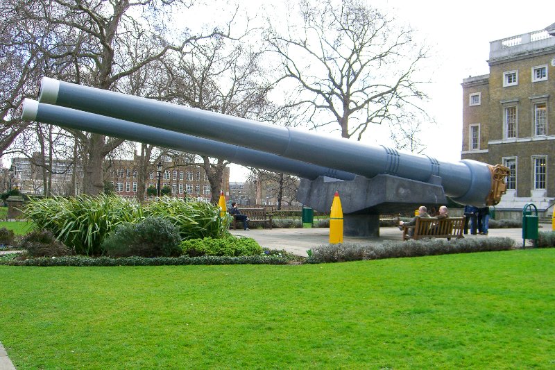 London040106-2000.jpg - Imperial War Museum - 15-inch naval guns