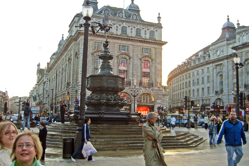CIMG1985_edited-1.jpg - The Shaftesbury Memorial Fountain in Piccadilly Circus