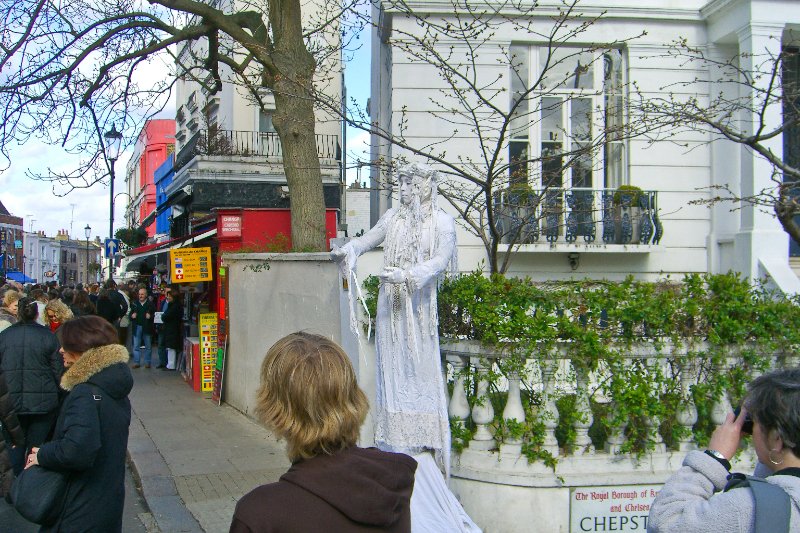 London040106-1762.jpg - Street Mime stationed at Chepstow Villas and Portobello Road