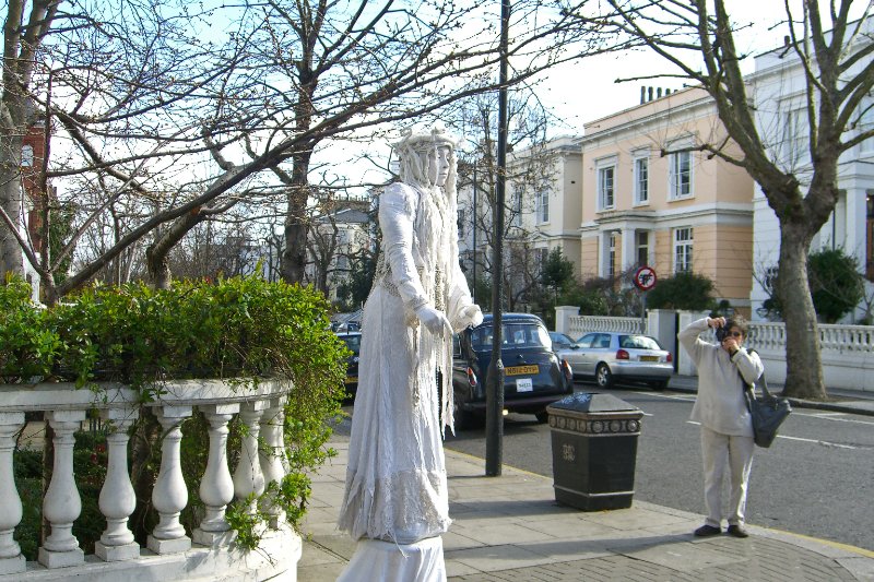 London040106-1763.jpg - Street Mime stationed at Chepstow Villas and Portobello Road