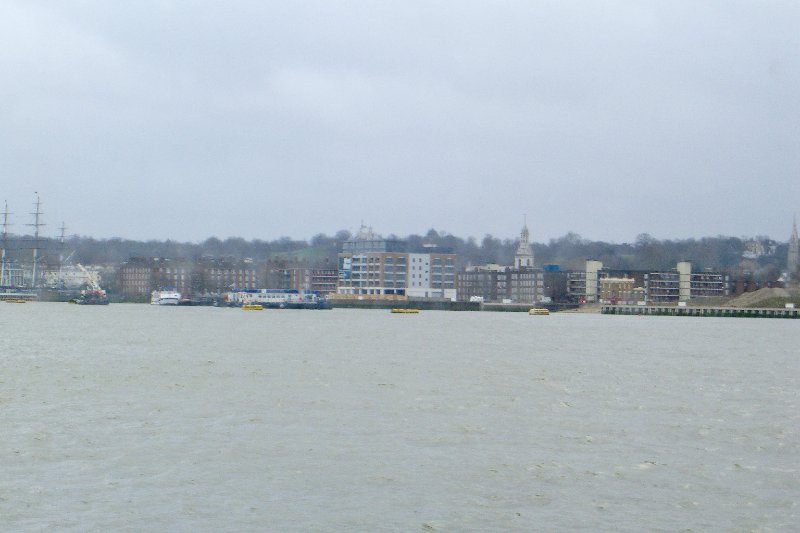CIMG1944.jpg - Greenwich: Cutty Sark (left), St. Paul's, Deptford (right)