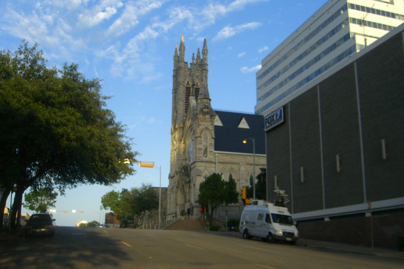 CIMG7950.JPG - Saint Mary Cathedral(left), Fox 7 KTBC Austin(right)
