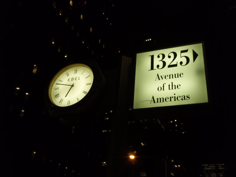 P2160192.JPG - Walking Down Ave of Americas to Rockefeller Center