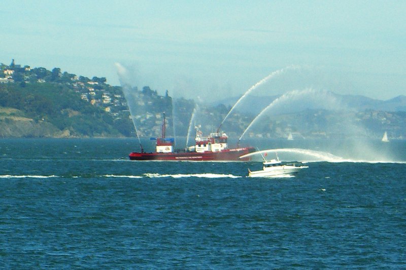 CIMG6437_edited-1z.jpg - Fireboat welcoming a floatilla