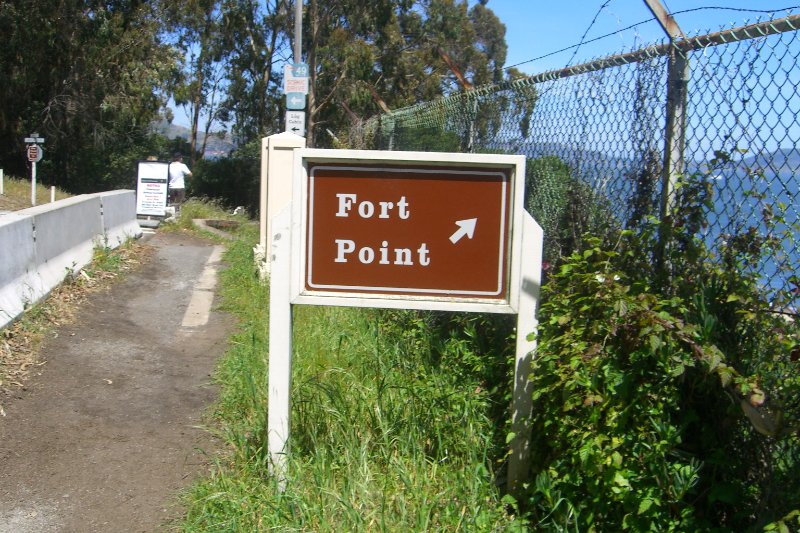 CIMG6463.JPG - Fort Point sign on Lincoln Blvd