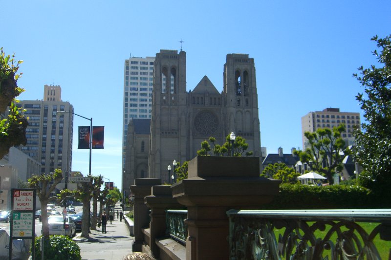 CIMG6349.JPG - Grace Cathedral, Pacific-Union Club Library (foreground)