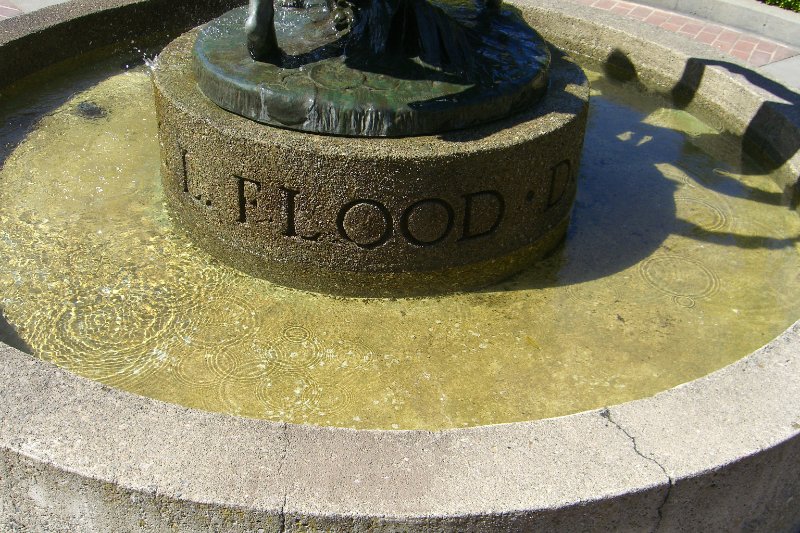 CIMG6354.JPG - The Flood Fountain -- Huntington Park on Nob Hill