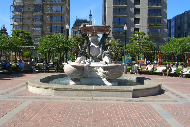 CIMG6355.JPG - "Fountain of the Tortoises" copied from the orignal in Piazza Mattei, Rome, Italy -- Huntington Park on Nob Hill