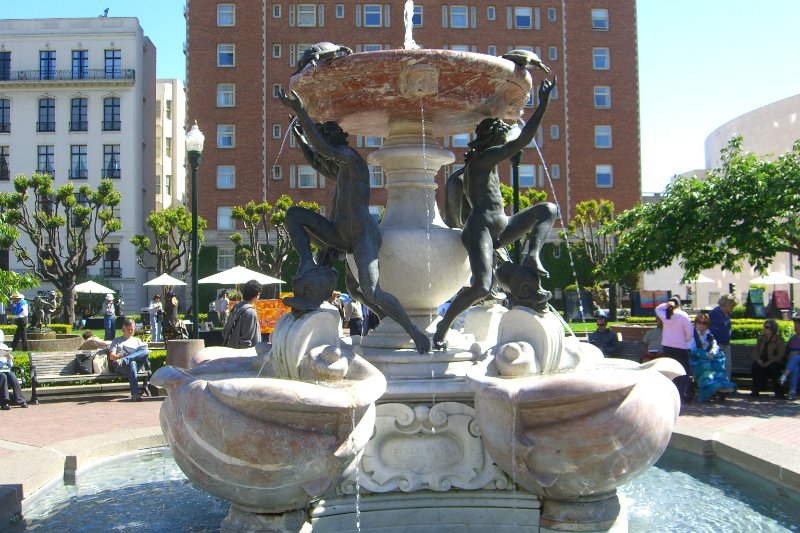 CIMG6357.JPG - "Fountain of the Tortoises" copied from the orignal in Piazza Mattei, Rome, Italy --- Huntington Park on Nob Hill