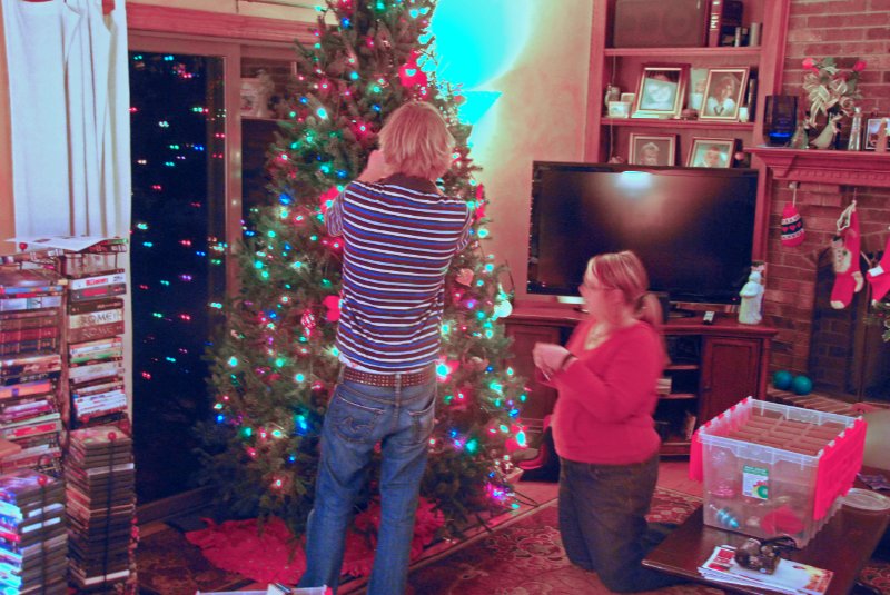 DSC_1898_edited-1.jpg - Decorating the Christmas Tree