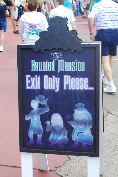 DisneyWorld022709-2990.jpg - The Haunted Mansion