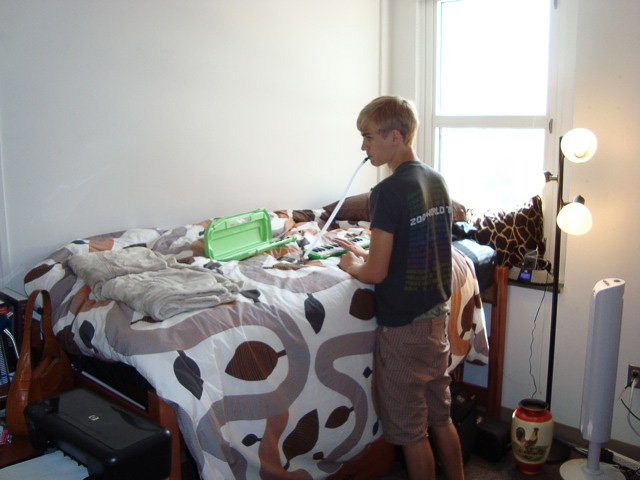 MikeUSCMoveInDay081509-15.jpg - Mike moves into Bates West residence hall at University of South Carolina