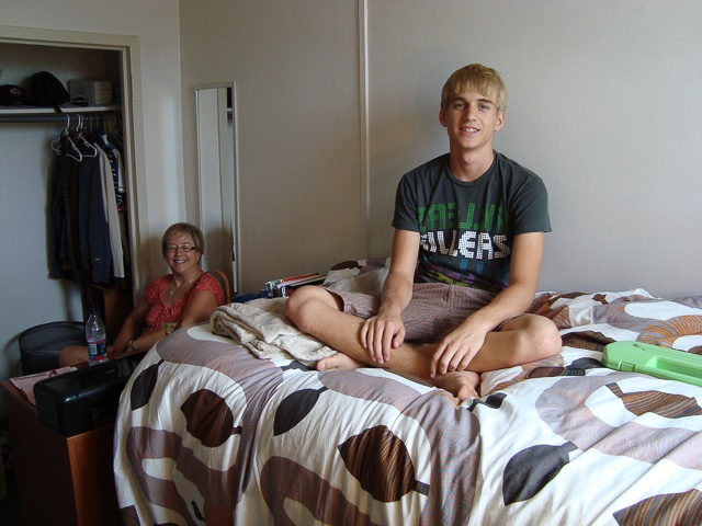 MikeUSCMoveInDay081509-18.jpg - Mike moves into Bates West residence hall at University of South Carolina