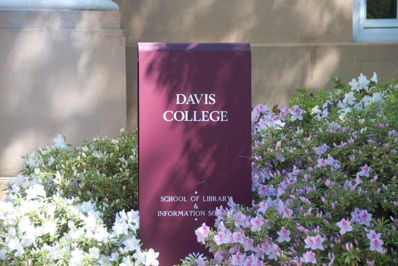 USC040409-4552.jpg - Davis College