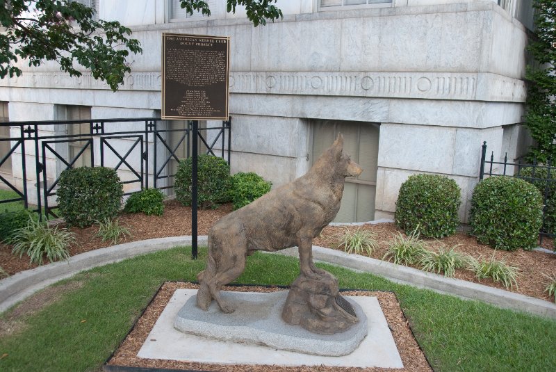 Atlanta082509-8786.jpg - Dogny, Search and Rescue Dog Memorial in front of Agriculture Building