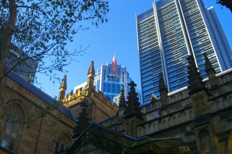 Sydney090209-1876.jpg - St Andrew's Cathedral, HSBC Centre(red tip, center), Lumière Residences (right)