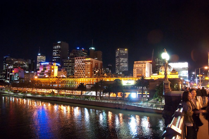 Melbourne090409-9460nn.jpg - Flinders Street Station on the Yarra River, view from Princes Bridge