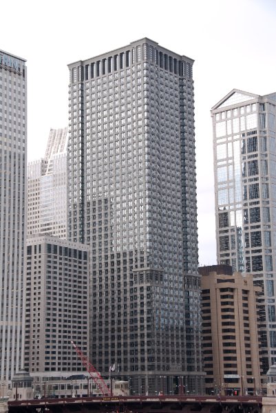 Chicago042809-5787.jpg - Leo Burnett Building.  Unitrin (left edge), United Building (right edge)