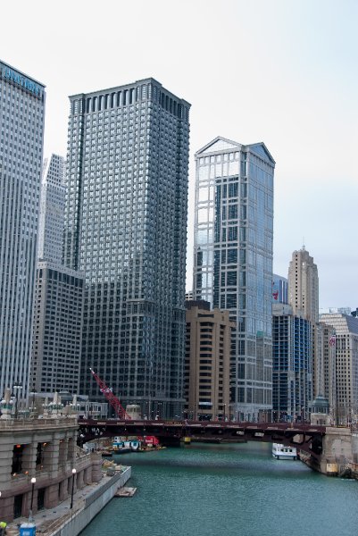 Chicago042809-5790.jpg - Leo Burnett Building, United Building (right edge), Untrin (left edge)