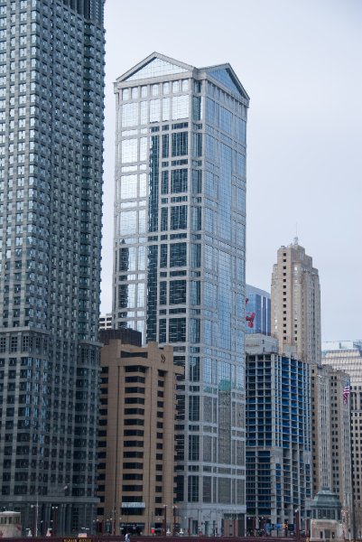 Chicago042809-5791.jpg - United Airlines Building / 77 West Wacker Drive, Leo Burnett Building (left)