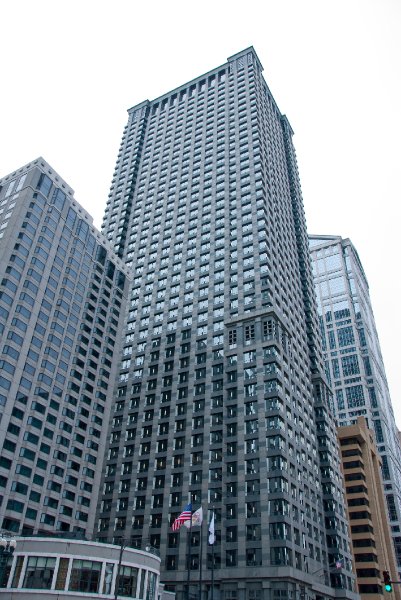 Chicago042809-5868.jpg - Leo Burnett Building, United Building (right edge)