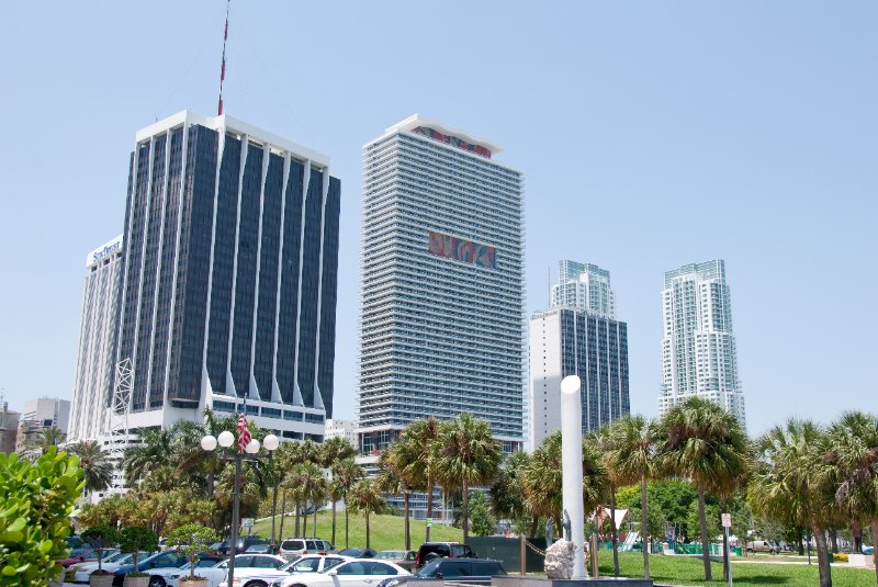 Miami041509-5008.jpg - 50 Biscayne Building, New World Tower - Bank Atlantic
