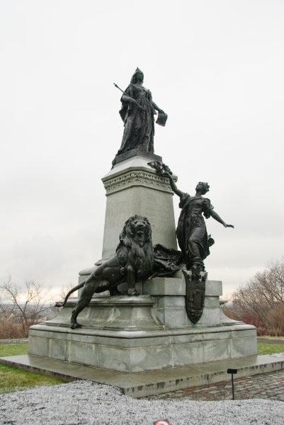 DSC_0279.jpg - Statue of Queen Victoria