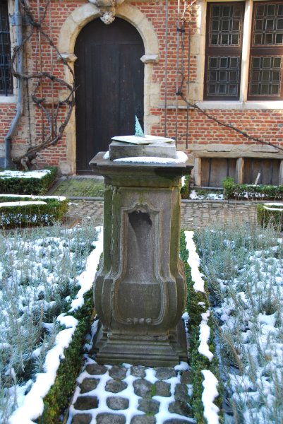 Antwerp021610-1502.jpg - Museum Plantin-Moretus/Prentenkabinet Courtyard Sundial
