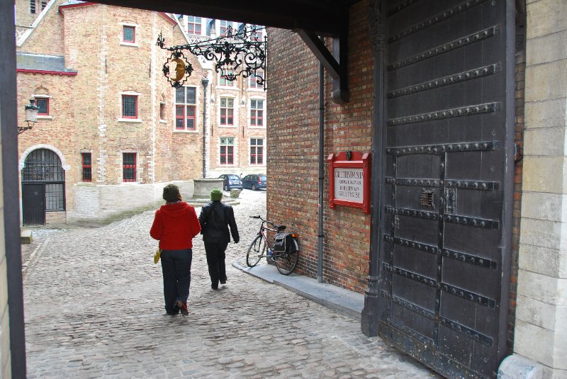 Bruge021710-1678.jpg - Courtyard leading into the Gruuthusemuseum