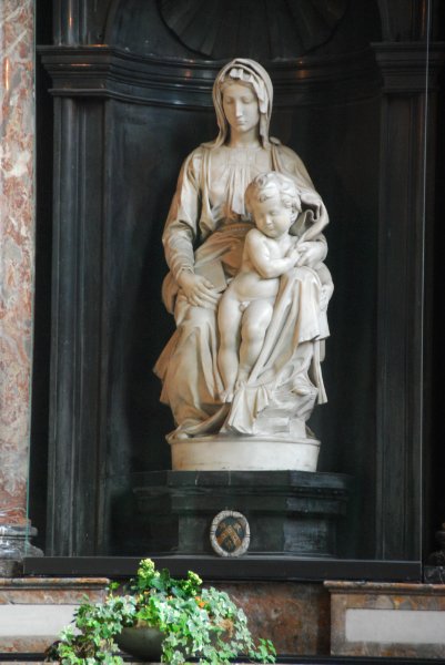 Bruge021710-1701.jpg - Madonna by Michelangelo. Church of Our Lady