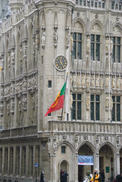 Brussels021310-0908.jpg - Clock on corner of Hôtel de Ville, Grand Place