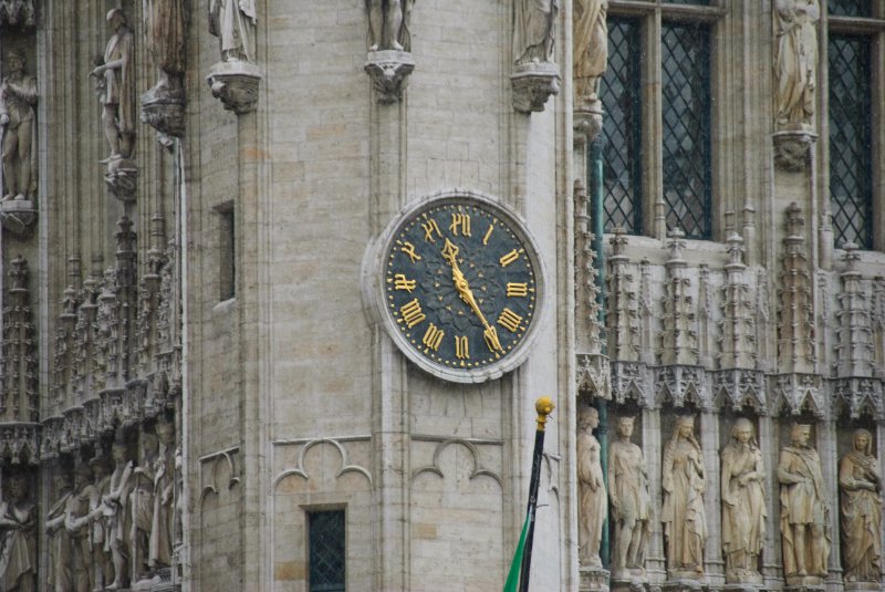 Brussels021310-0909.jpg - Clock on corner of Hôtel de Ville, Grand Place