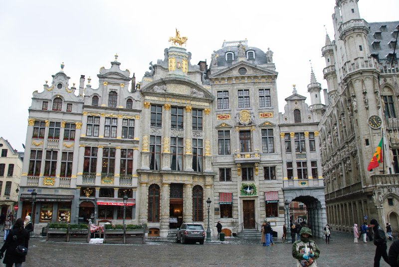 Brussels021310-0910.jpg - Grand Place:  L'Étoile, Le Cygne, L'Arbre d'Or, La Rose, Le Mont Thabor (right to left). Hôtel de Ville (right edge)