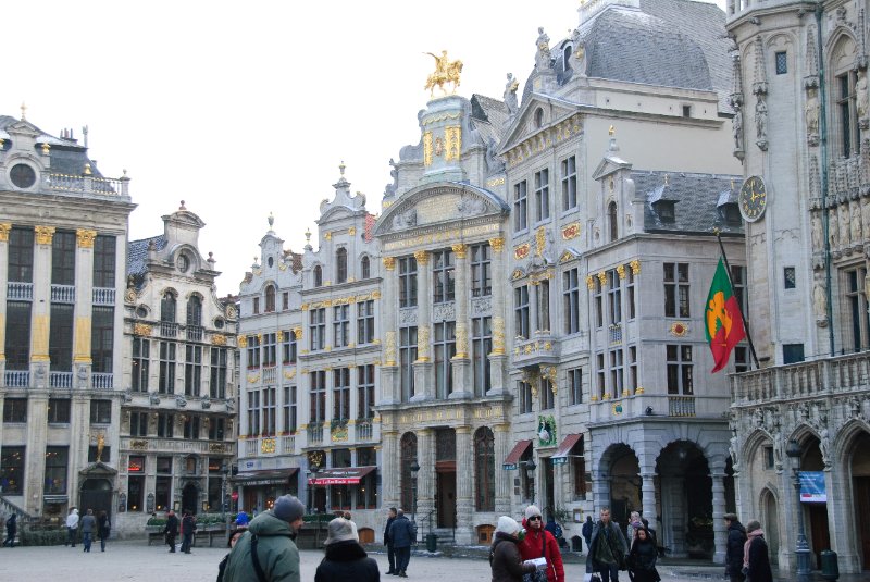 Brussels021510-1265.jpg - L'Étoile, Le Cygne, L'Arbre d'Or, La Rose, Le Mont Thabor (right to left), South West corner of Grand Place. Hôtel de Ville (right edge). Maison des Cucs de Brabant (left edge)