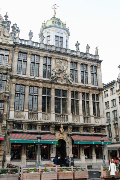 Brussels021510-1266.jpg - Roi d'Espagne (bust of King Charles II above entry), NorthWest corner of Grand Place