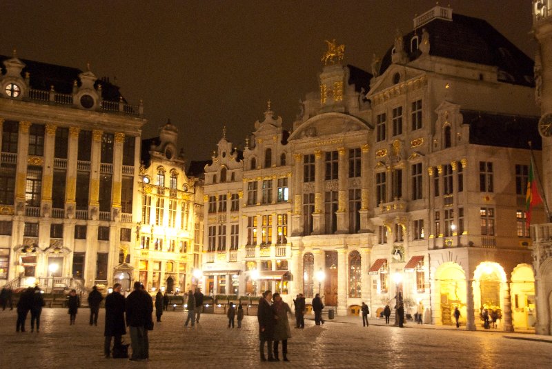 Brussels021310-2-2.jpg - Grand Place: L'Étoile, Le Cygne, L'Arbre d'Or, La Rose, Le Mont Thabor (right to left). Maison de Ducs de Brabant (left edge)