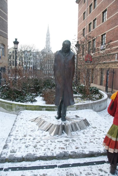 Brussels021510-1301.jpg - Béla Bartók  statue in Place D'Espagne near Brussels Central station