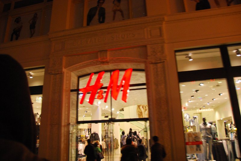 SanFrancisco030910-1772.jpg - H&M on Powell at Ellis St, Powell and Market Cable Car Ride