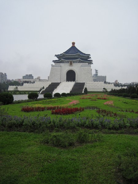 Taiwan060210-1037.jpg - National Chiang Kai-Shek Memorial Hall