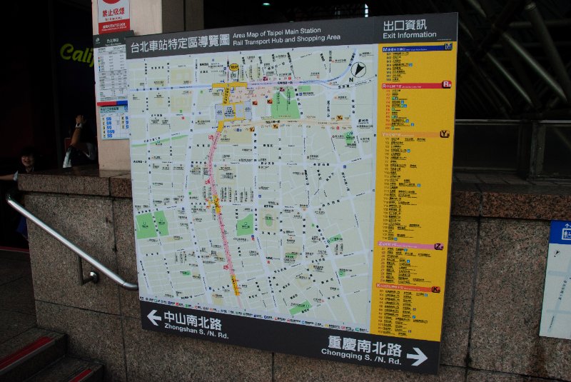 Taiwan060210-3193.jpg - Taipei Main Station pedestrian map