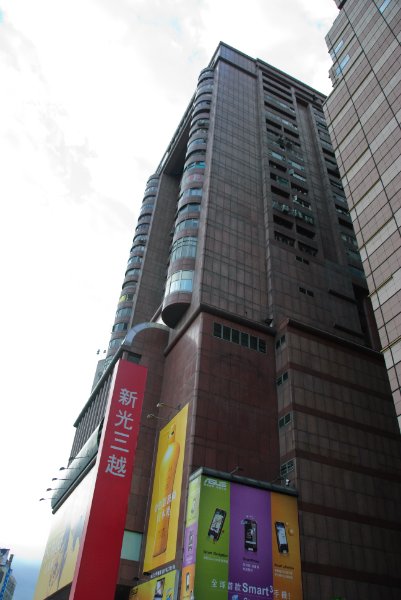 Taiwan060210-3205.jpg - KMall Building. Asiaworld / 50 Chung Hsiao West Road Building.