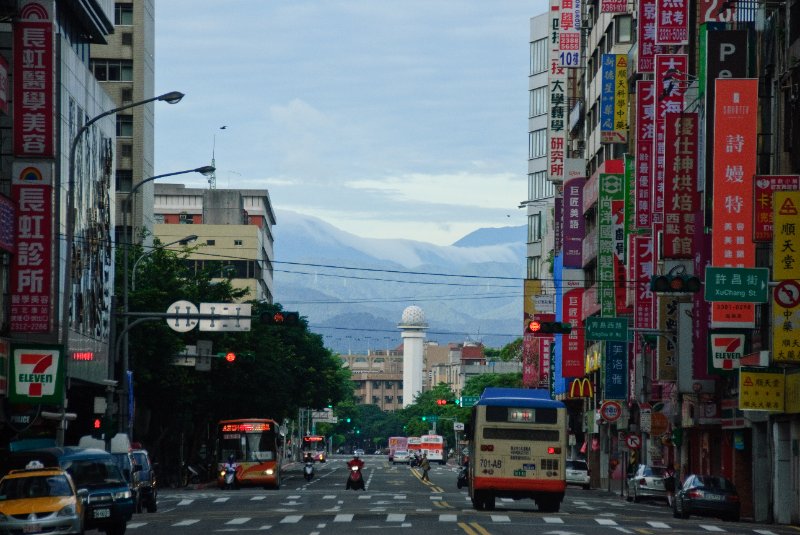 Taiwan060210-3221.jpg - Looking South on Gong Yuan Road, standing on zhong Xiao Road, Central Weather Bureau Radar Tower (center background)
