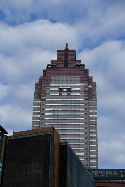 Taiwan060210-3225.jpg - Shin Kong Life Tower. 17 Hsu Chang Street building, foreground
