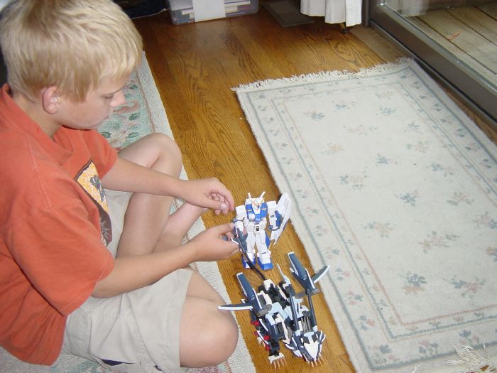 Mike and Gundam Model