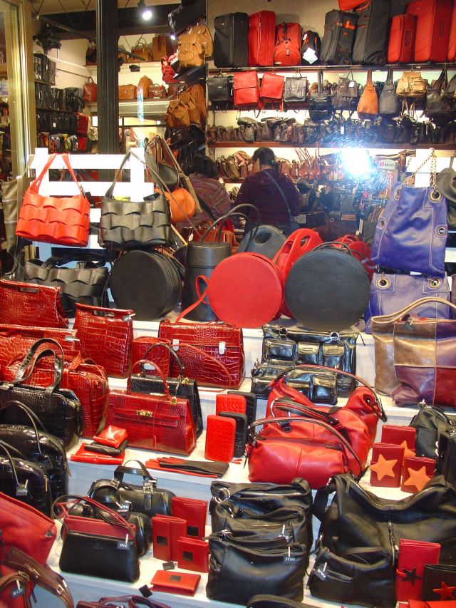 Handbag Store in  Barri Gotic area