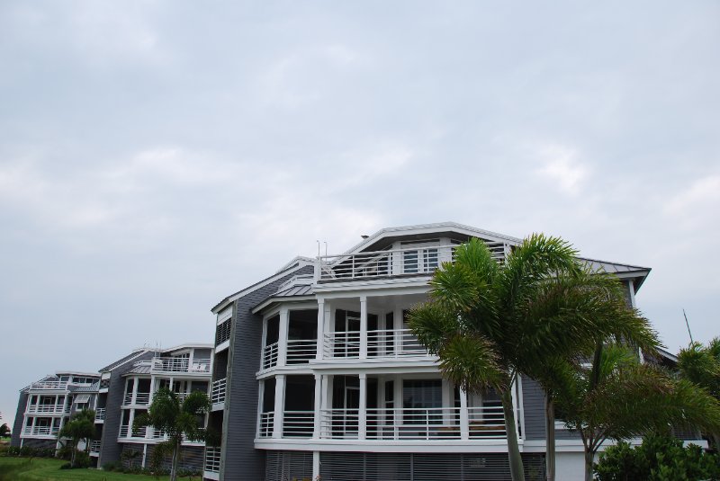 DSC_0069.JPG - Lands End Condos -- Note Osprey