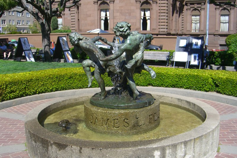 CIMG6353.JPG - The Flood Fountain -- Huntington Park on Nob Hill