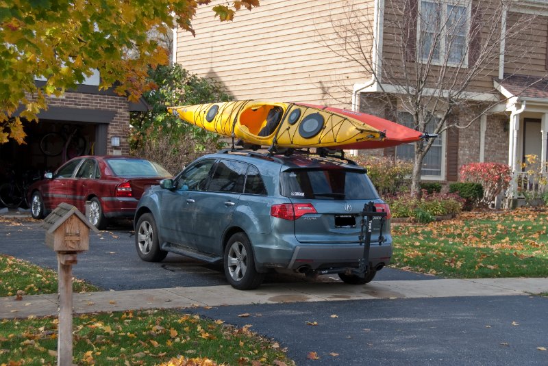 KankakeeRiver110109-9811.jpg - Loading up our kayaks for trip to the Kankakee River